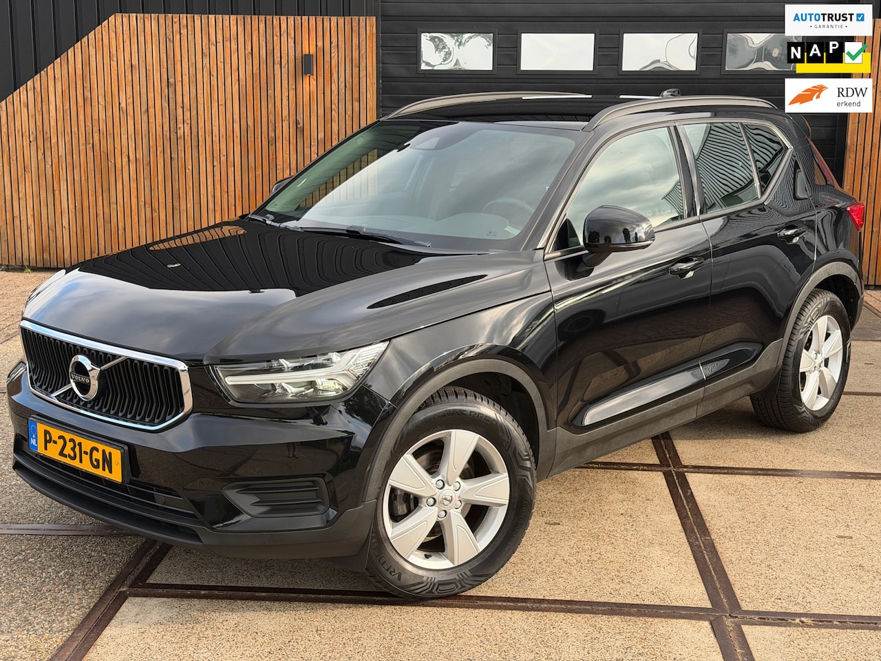 Volvo XC40 - 1.5 T2 Momentum Core Cruise Clima Camera Dealer onderhouden - AutoWereld.nl