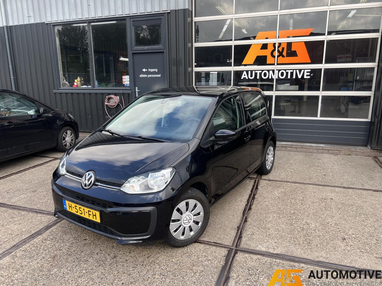 Volkswagen Up! - 1.0 5DRS 2020 Zwart | Airco | - AutoWereld.nl