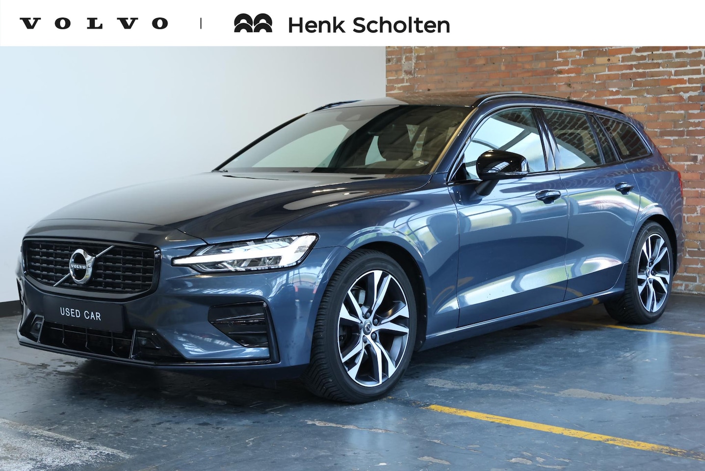 Volvo V60 - B3 Automaat R-Design | Dealeronderhouden | Parkeercamera | Elektrisch glazen panorama-dak - AutoWereld.nl
