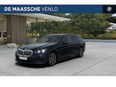 BMW i5 Touring - eDrive40 M Sport / Panoramadak / Achteruitrijcamera / Adaptieve LED / Comfort Access / Sto