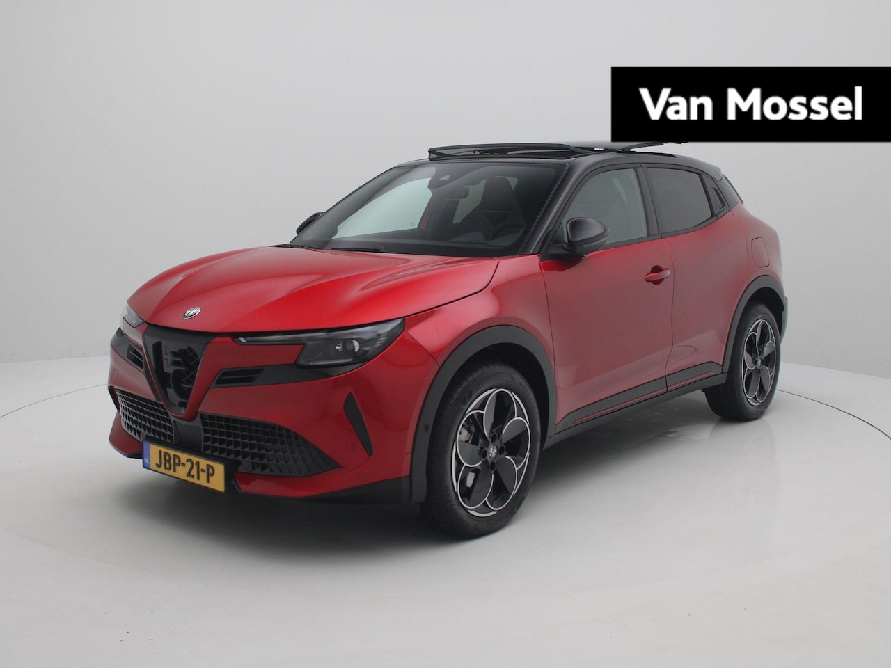 Alfa Romeo Junior - 1.2 Turbo Hybrid Ibrida Q4 | 4-Wiel Aandrijving | Sabelt Sportstoelen | Panoramisch Dak | - AutoWereld.nl