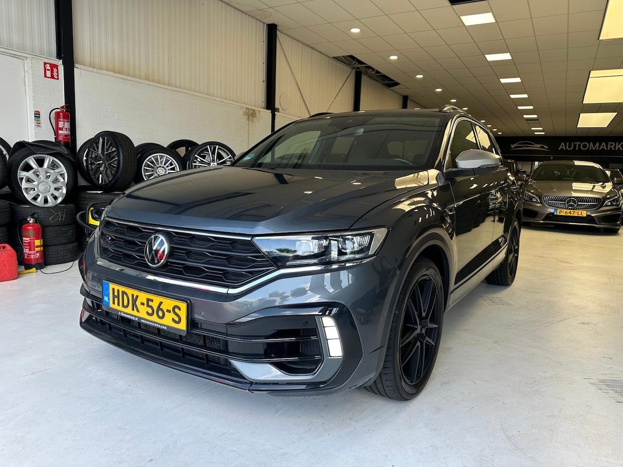 Volkswagen T-Roc - 2.0 TSI 4Motion R PANO AKROPOVIC 1 JAAR AUTOTRUST GARANTIE GELDIG HELE EUROPA LANDEN - AutoWereld.nl