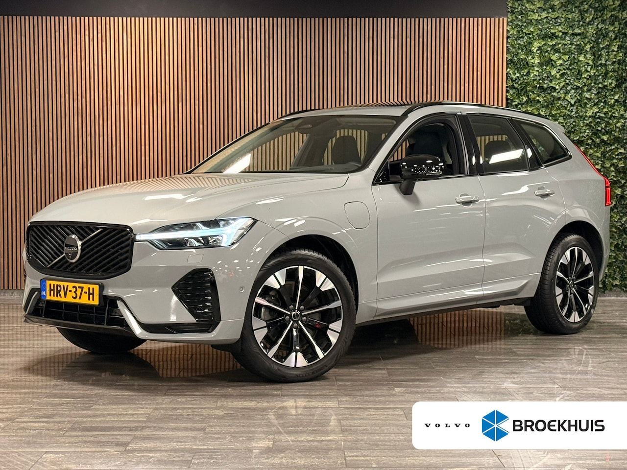 Volvo XC60 - T6 AWD Recharge Ultra Dark | Facelift | Trekhaak | 360° Camera | Head-Up Display | All Sea - AutoWereld.nl