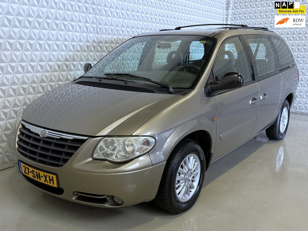 Chrysler Grand Voyager - 3.3i V6 LX *Stow 'n Go* 186.000km (2006) - AutoWereld.nl