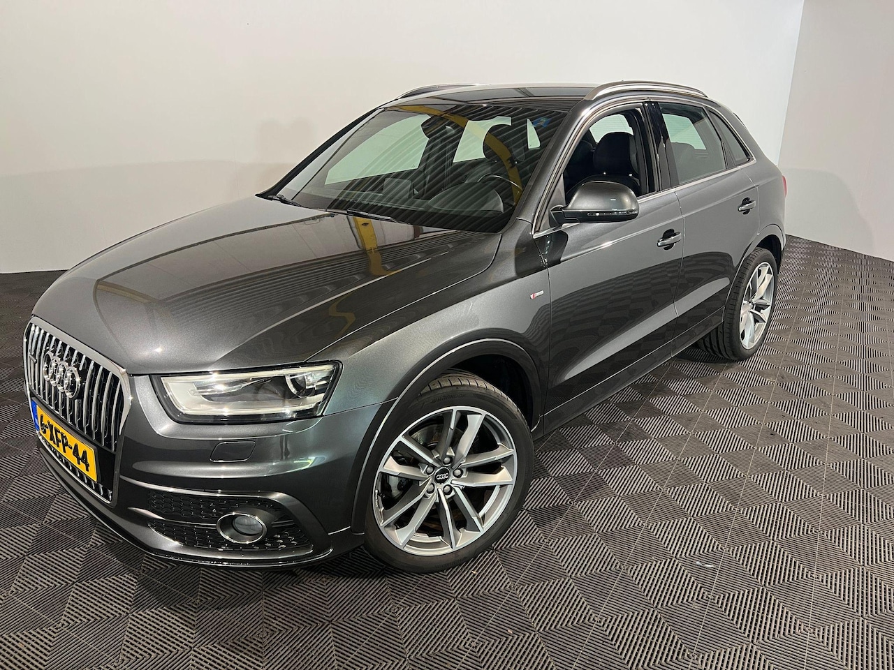 Audi Q3 - 2.0 TFSI quattro Sport Edition 2.0 TFSI quattro Sport Edition - AutoWereld.nl