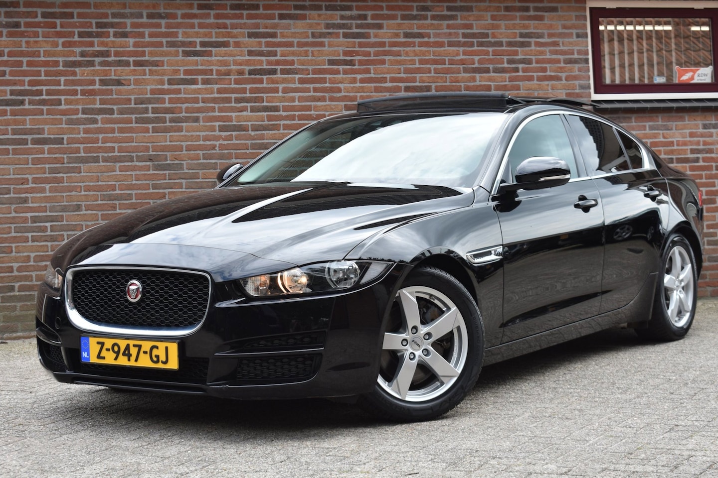 Jaguar XE - 2.0 Portfolio '16 Pano Clima Navi Cruise Leder Inruil mogelijk - AutoWereld.nl
