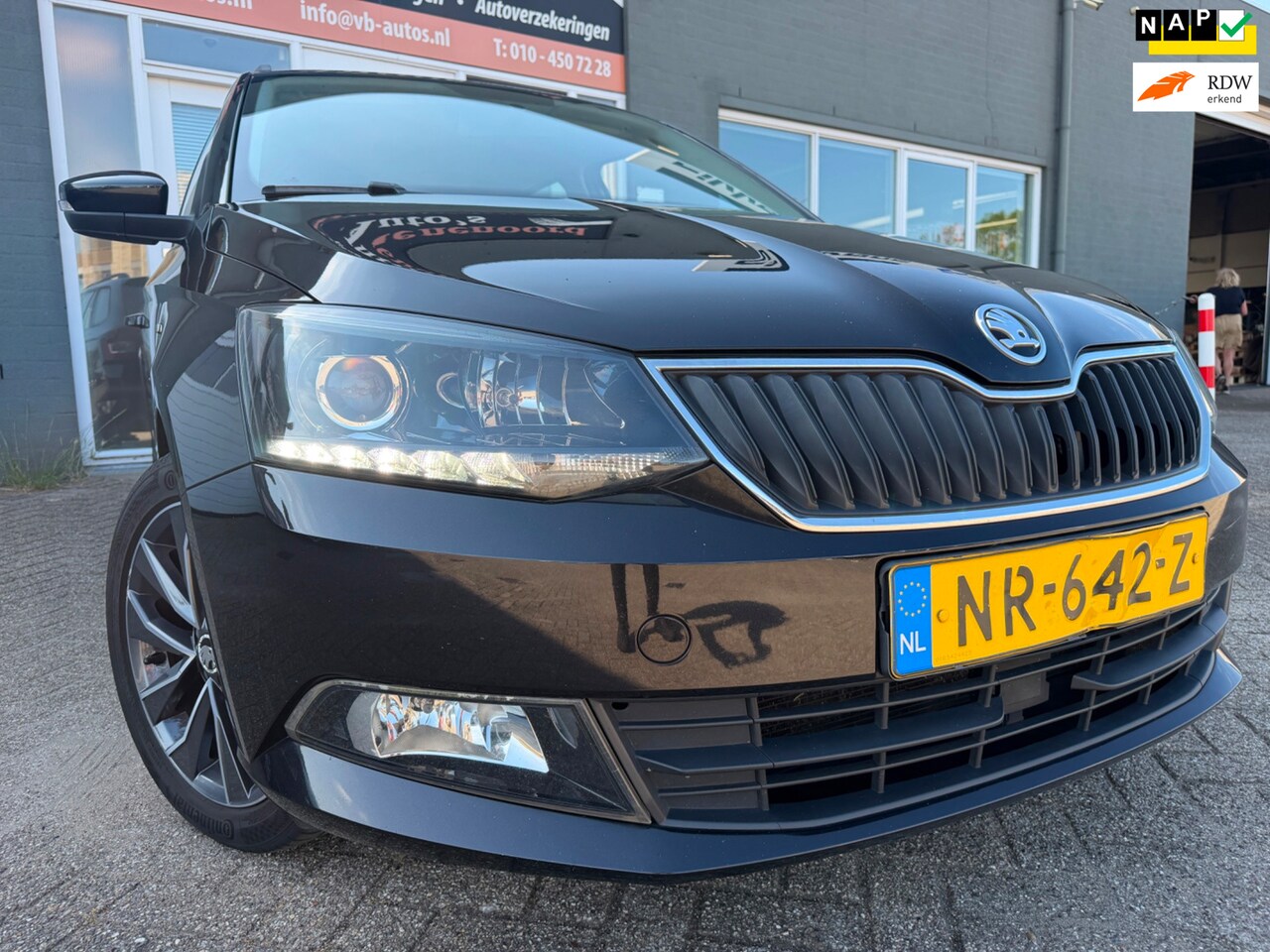 Skoda Fabia Combi - 1.2 TSI Drive van 2de Eig met parkeersensoren en navigatie en bluetooth telefoon / media e - AutoWereld.nl