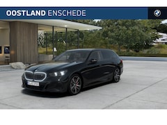 BMW i5 Touring - eDrive40 M Sport / Panoramadak / Adaptieve LED / Adaptief onderstel professional / Comfort
