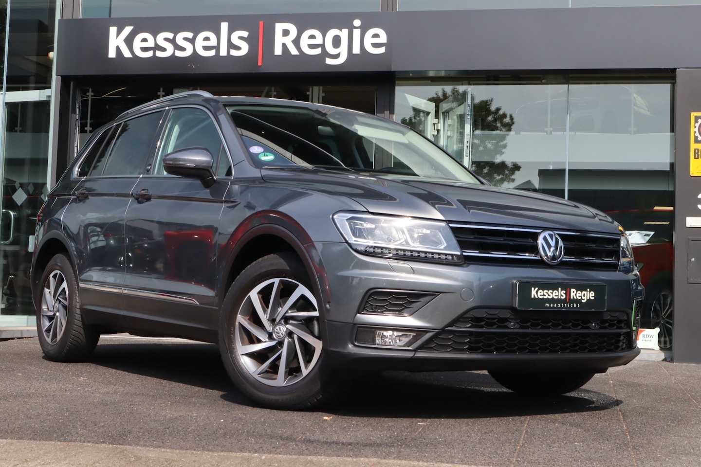 Volkswagen Tiguan - 1.4 TSI ACT Sound | ACC | El.Haak | Camera | Stoelverwarming | LED | CarPlay | Navi - AutoWereld.nl