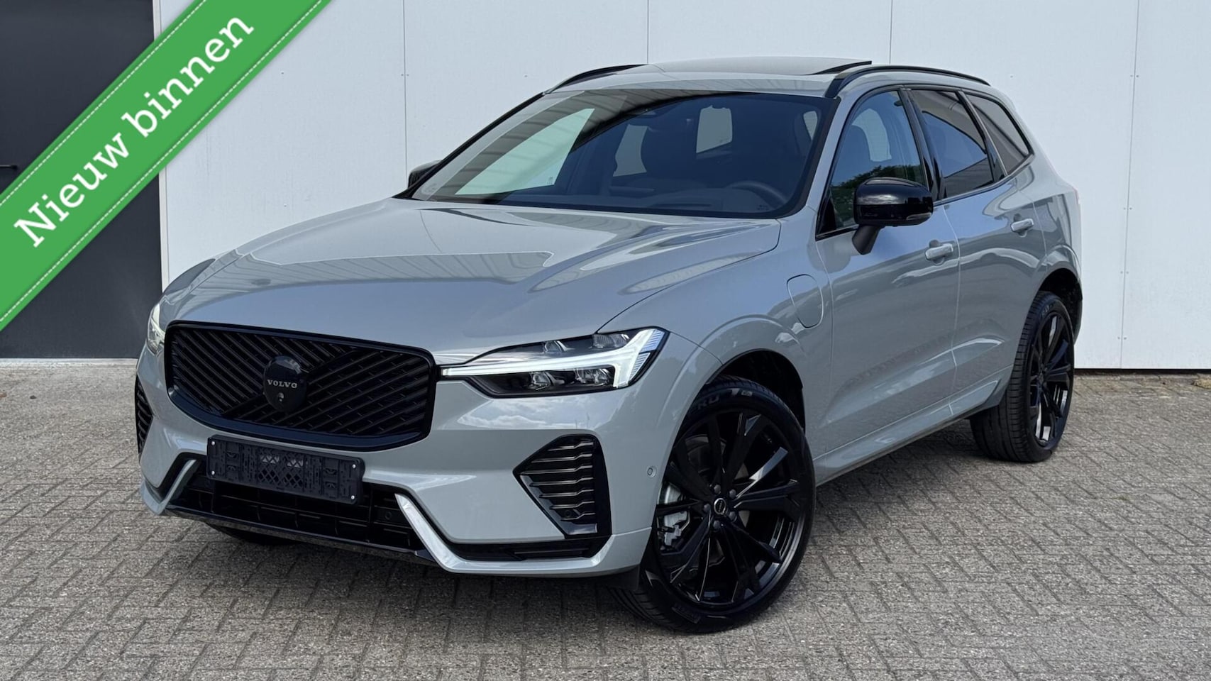 Volvo XC60 - T8 Black Edition|2026|11 km|Vapour Grey|Panodak - AutoWereld.nl