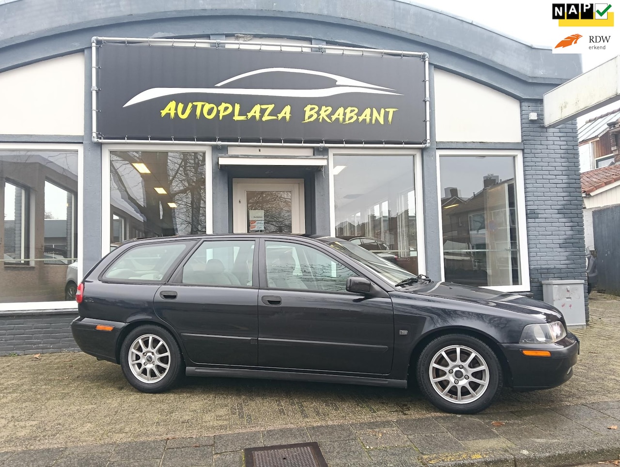 Volvo V40 - 1.8 Europa Elegance/ CRUISE/ AIRCO/ TREKHAAK/ USB/ XENON - AutoWereld.nl