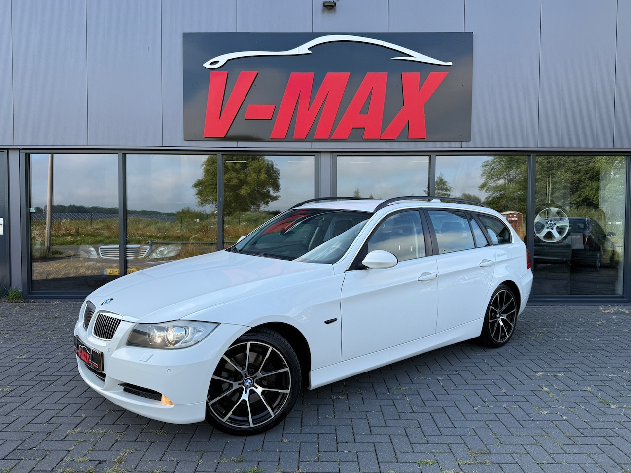 BMW 3-serie Touring - 325i 3.0 Touring Aut Executive Xenon Climate Navi Pdc - AutoWereld.nl