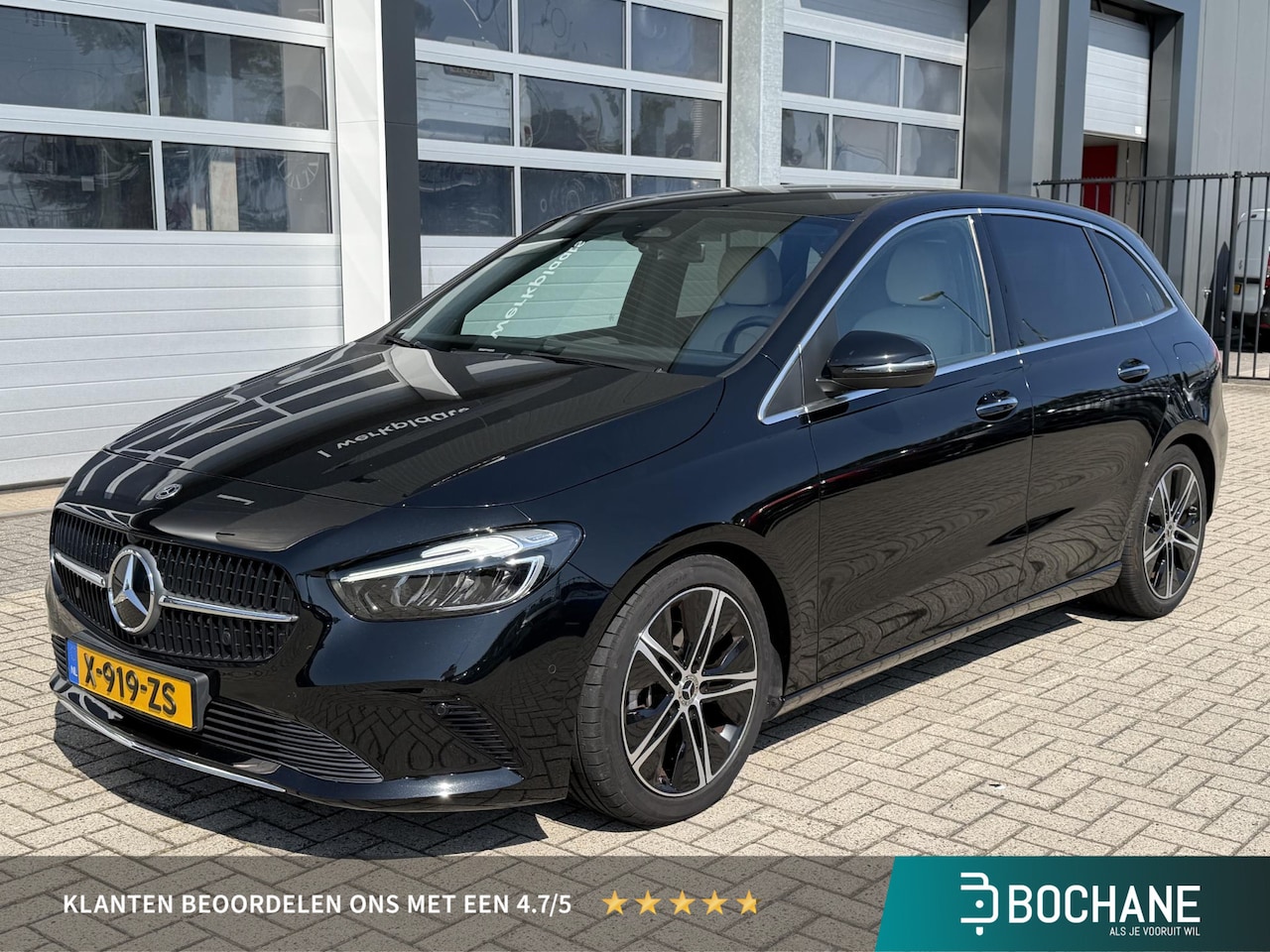 Mercedes-Benz B-klasse - 180 Luxury Line | LED | Leder | Lichtmetalen velgen 18" | Trekhaak elektrisch wegklapbaar - AutoWereld.nl