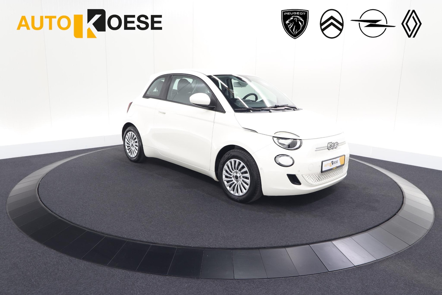 Fiat 500 - Urban 42 kWh | SOH 96.8% | 3 Fase Laadfunctie | Camera | Apple Carplay | Parkeersensoren - AutoWereld.nl