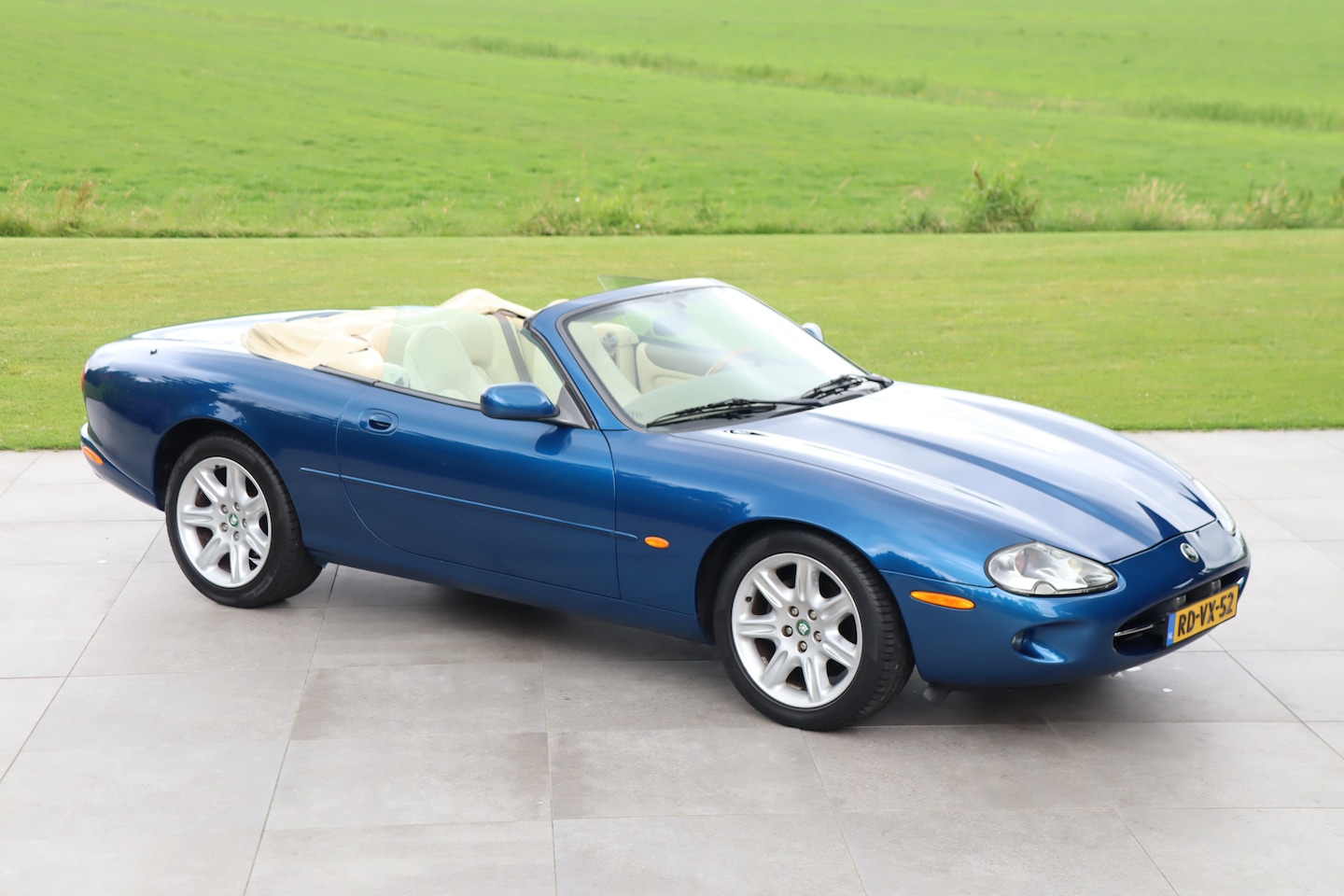 Jaguar XK8 - Convertible 4.0 V8 - Dealer Maintained - AutoWereld.nl