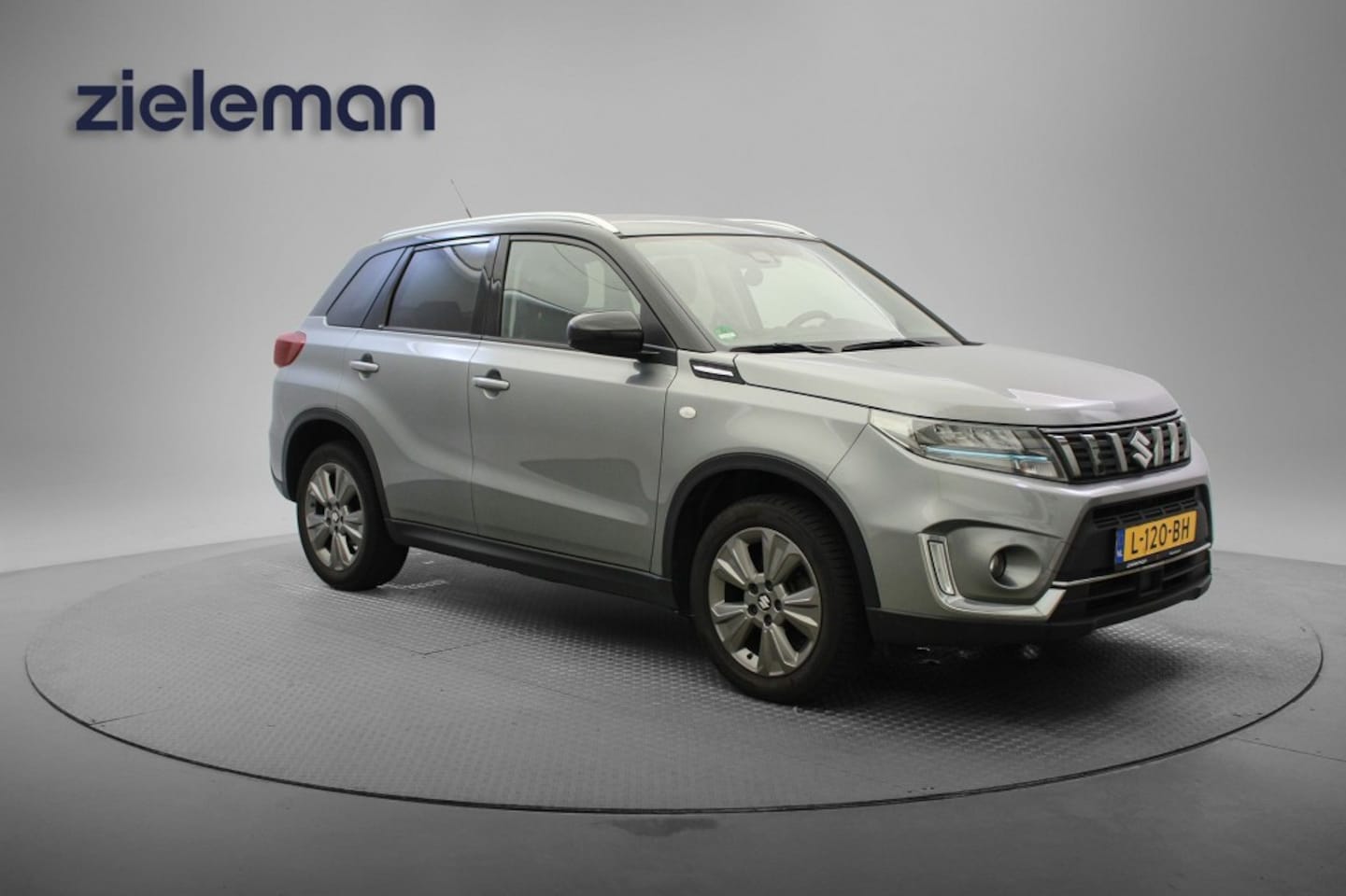 Suzuki Vitara - 1.4 Boosterjet Select Smart Hybrid - Carplay, Camera, Clima, Stoelverw. Trekhaak - AutoWereld.nl