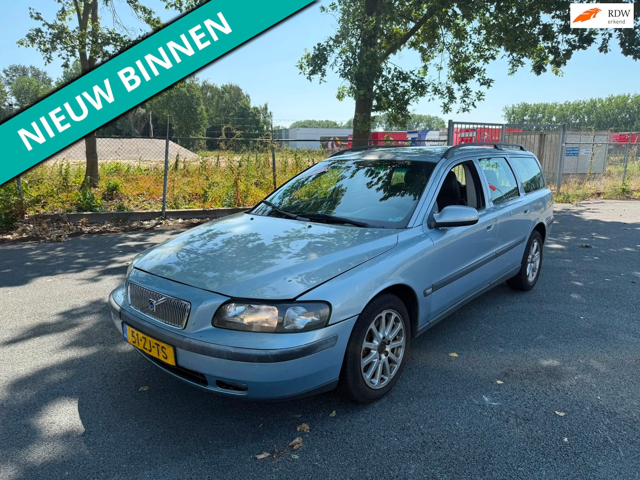 Volvo V70 - 2.4 D5 Comfort Line ZO INGERUILD DUS ZO WEG PRIJSJE - AutoWereld.nl