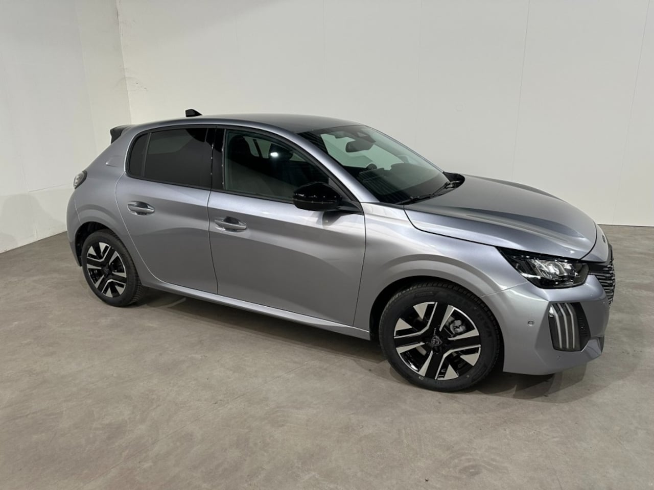 Peugeot 208 - 1.2 Hybrid, Automaat, camera V+A,PDC V+A, Dode Hoek bewaking,Airco - AutoWereld.nl
