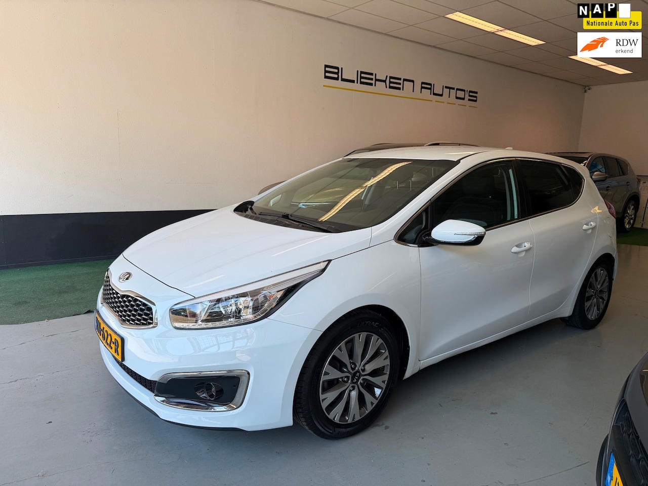 Kia Cee'd - 1.6 CRDi Business DynamicLine 1.6 CRDi Business DynamicLine - AutoWereld.nl