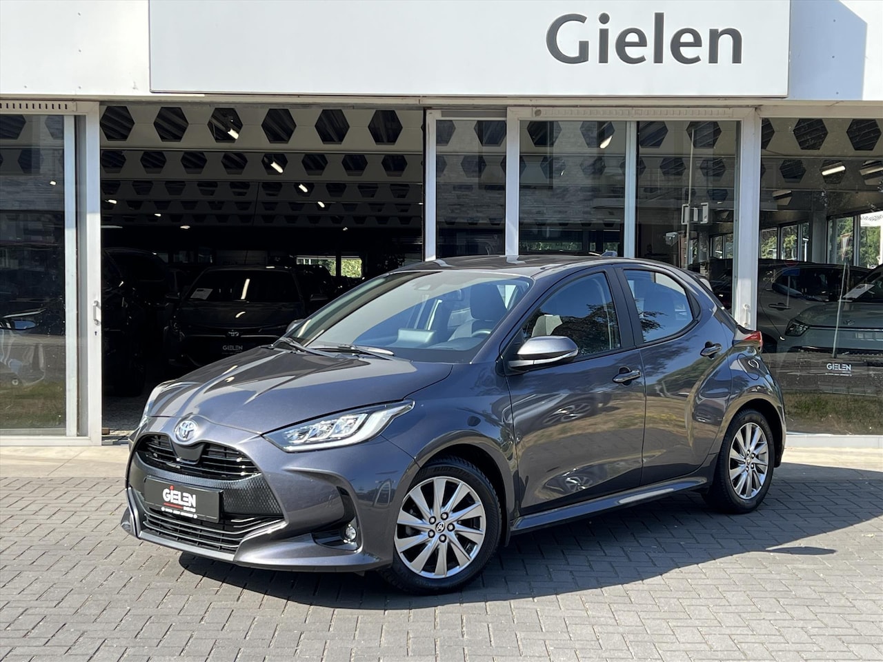 Toyota Yaris - 1.5 VVT-i 125pk Dynamic | Stoel + stuurverwarming, Climate control, Adaptieve cruise contr - AutoWereld.nl