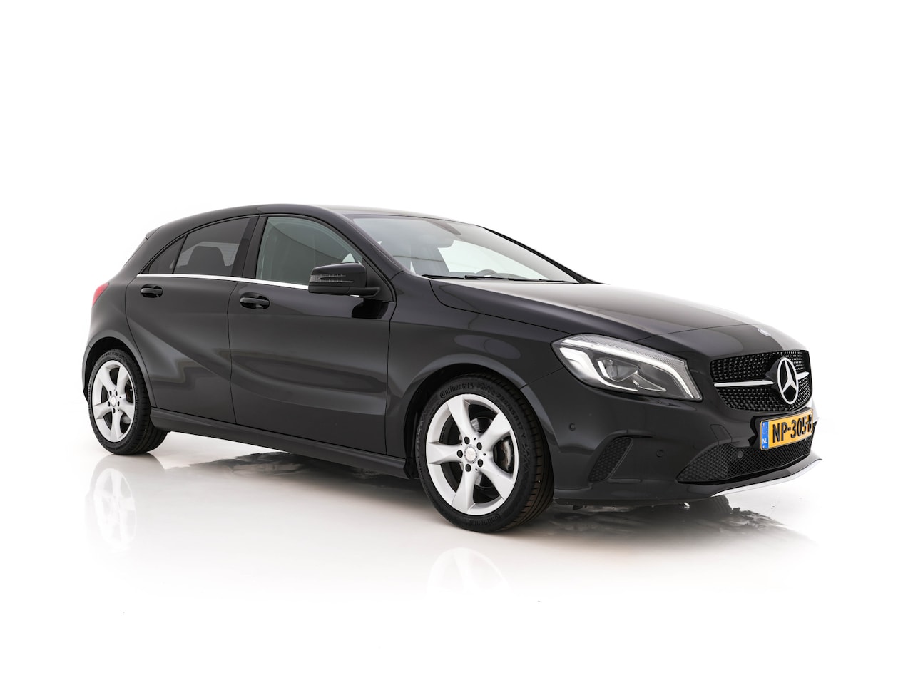 Mercedes-Benz A-klasse - 180 d Business Solution *LEATHER-FABRIC | FULL-LED | NAVI-FULLMAP | CAMERA | HEATED-SPORTS - AutoWereld.nl