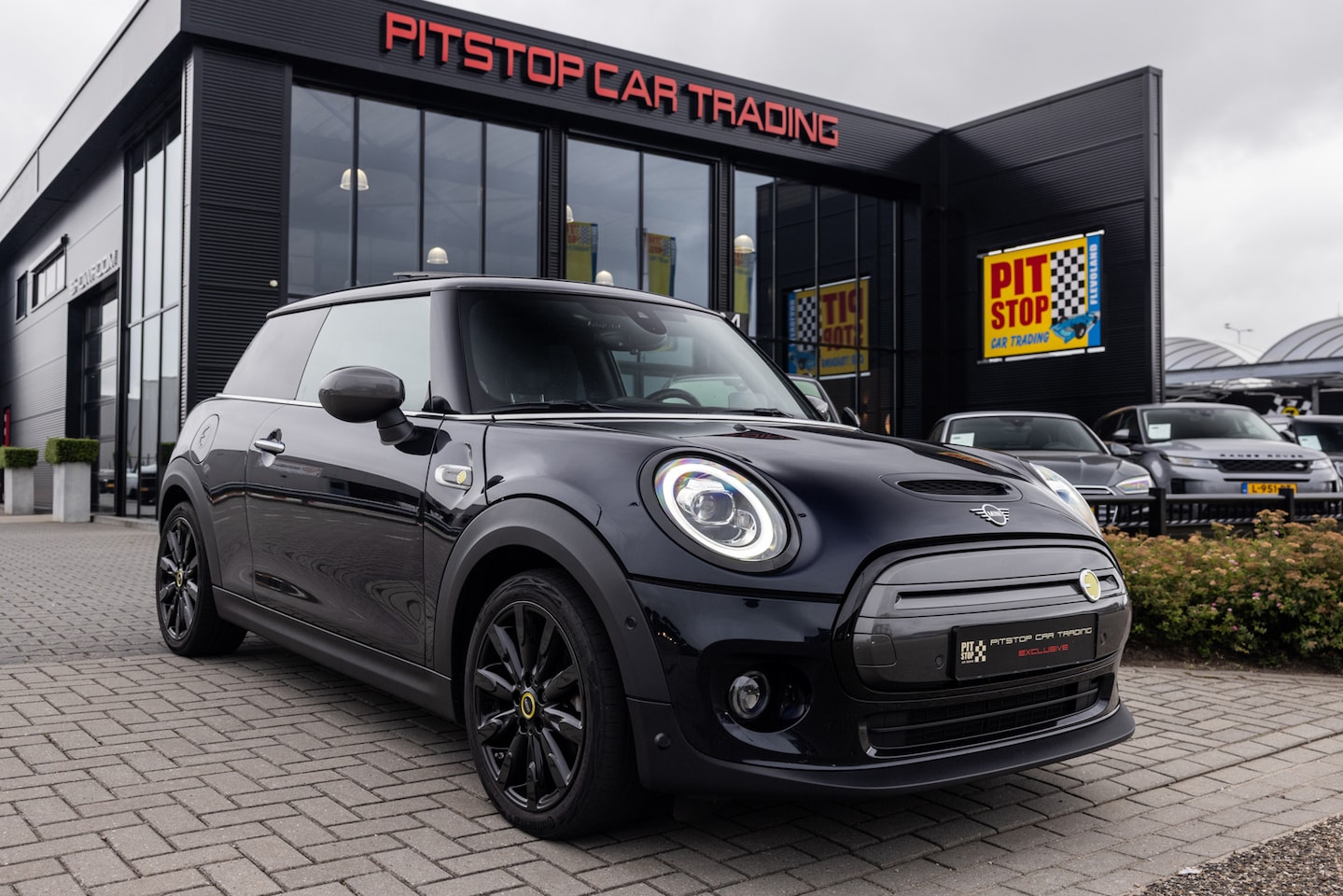 MINI Electric - Yours 33 kWh, Pano, H&K Audio, Vol Leder, Camera, Headup - AutoWereld.nl