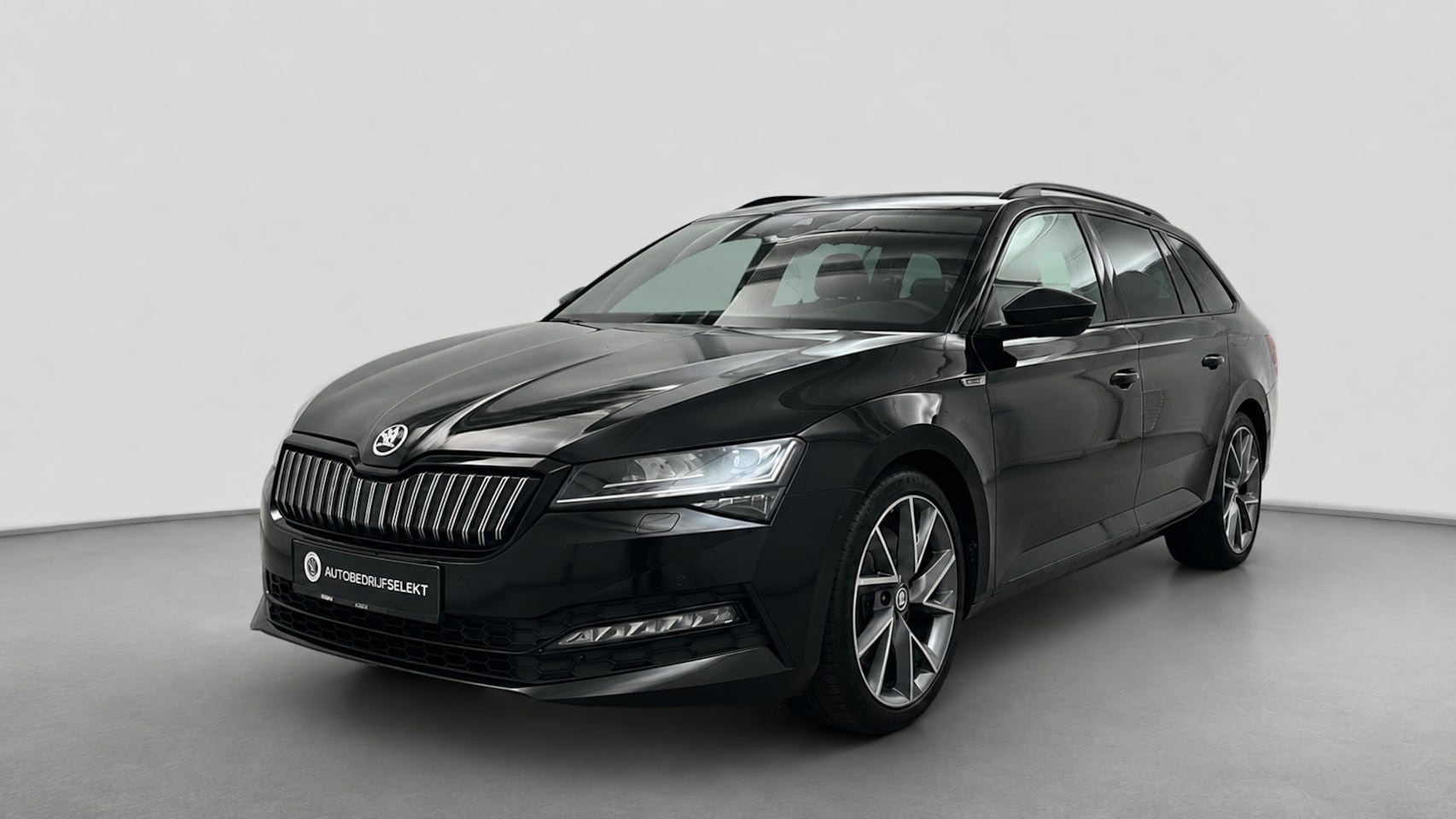 Skoda Superb Combi - 1.4 TSI iV Sportline | Pano | Matrix LED | Trekhaak | Memory | ACC | Side Assist | Keyless - AutoWereld.nl