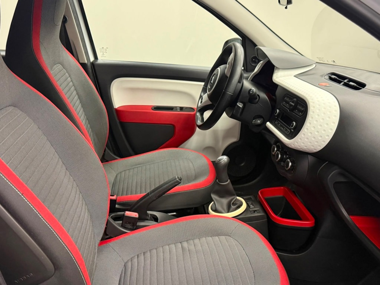 Renault Twingo - 1.0 SCe Expression 1.0 SCe Expression - AutoWereld.nl