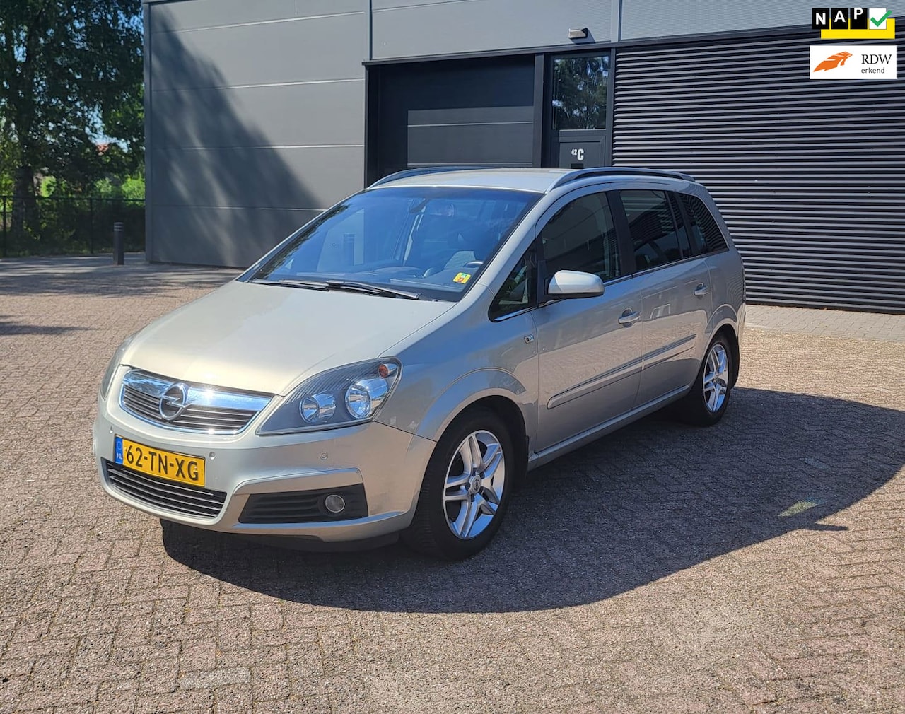 Opel Zafira - 2.2 Cosmo 2.2 Cosmo, Automaat, Carplay, Cruis, 7P, Trekh! - AutoWereld.nl