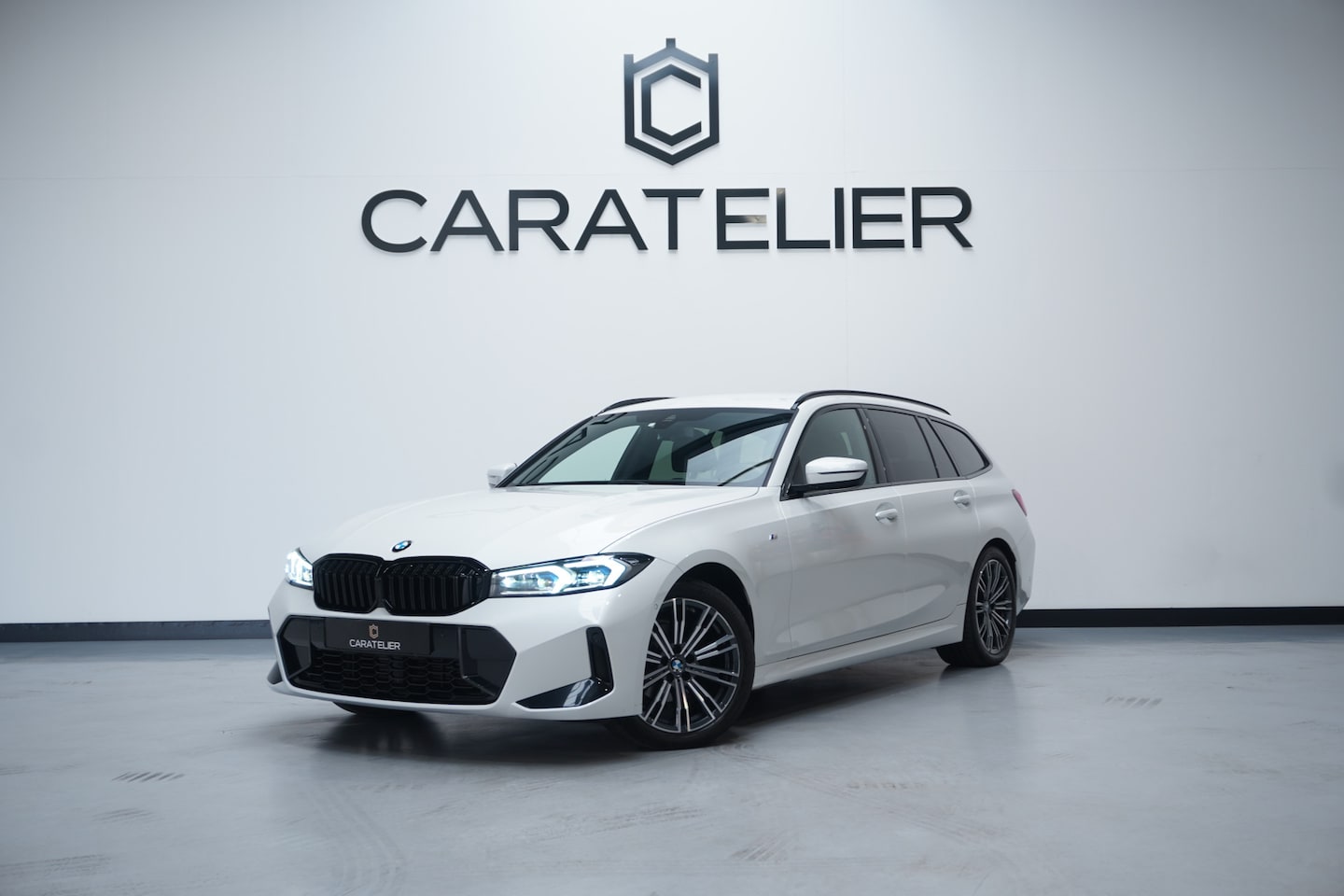 BMW 3-serie Touring - 318i / M-pakket / M interieur / trekhaak - AutoWereld.nl