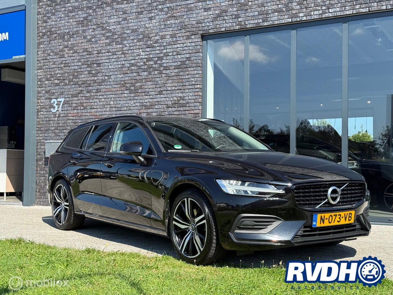 Volvo V60 - 2.0 B3 Momentum Advantage Automaat|Carplay|Trekha - AutoWereld.nl