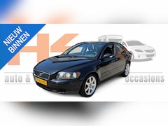 Volvo S40 - 1.8 Momentum 17" LMV, Clima, Bluetooth, cruisecontrole, NAP