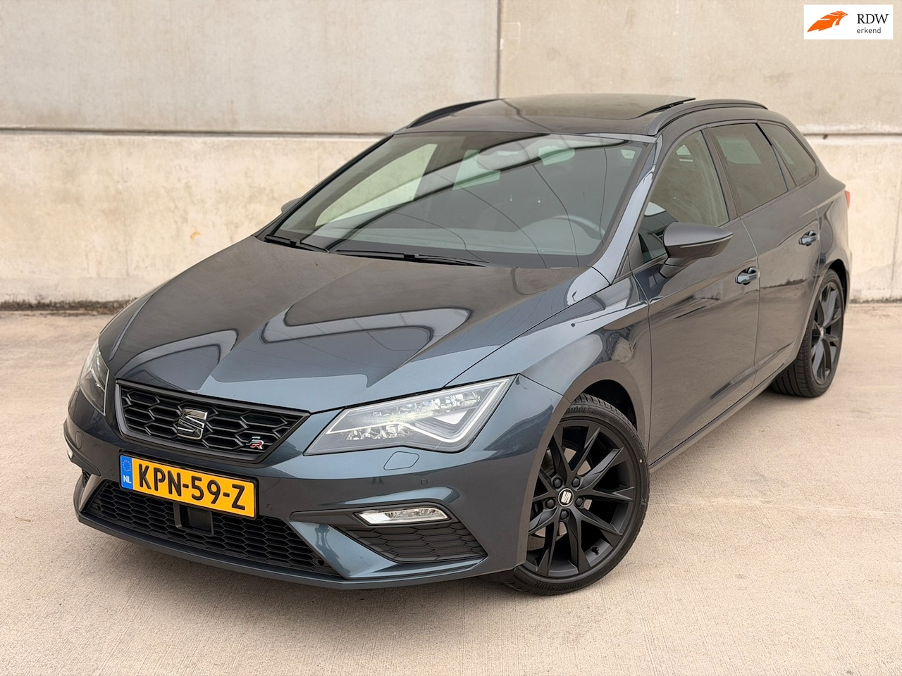 SEAT Leon ST - FR 1.5 TSI Ultimate Edition Black Pano DSG Trekh Sfeer Virtual CarPlay ACC - AutoWereld.nl