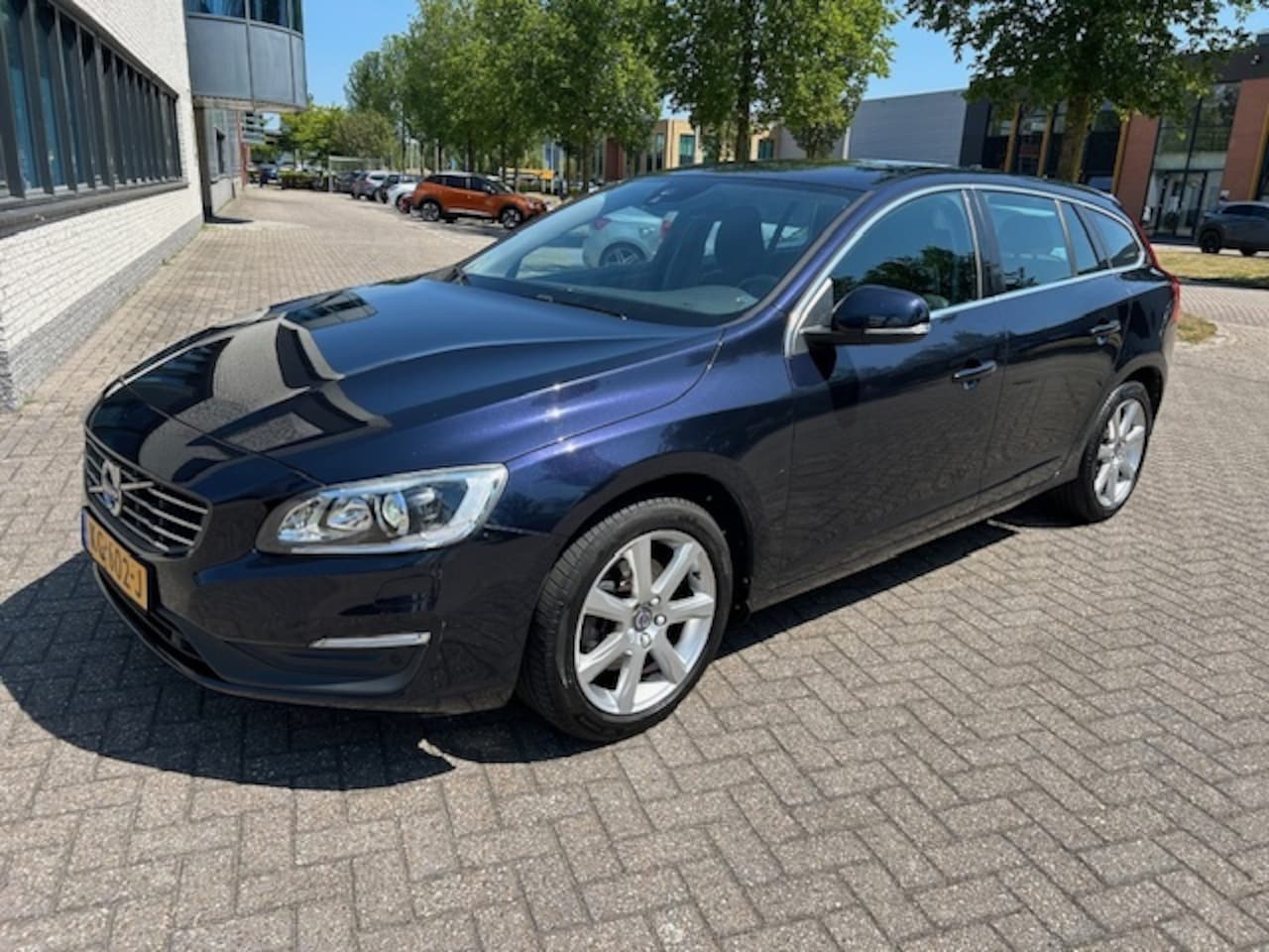 Volvo V60 - 1.5 T2 Kinetic NAVI CRUISE PDC STOEVW. - AutoWereld.nl