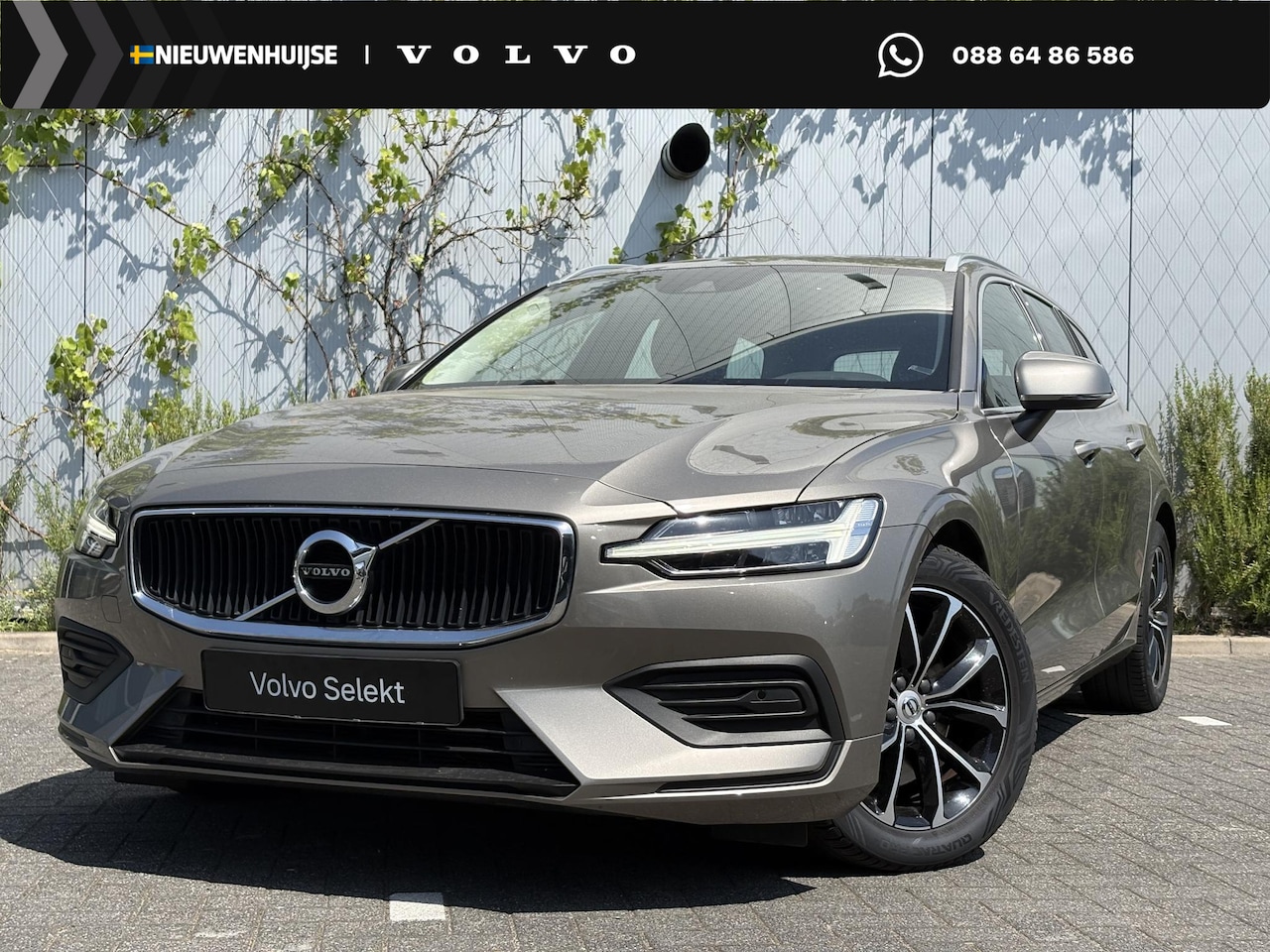 Volvo V60 - 2.0 B3 Momentum Business | Panoramadak | Harman Kardon Audio | Achteruitrijcamera | Parkee - AutoWereld.nl