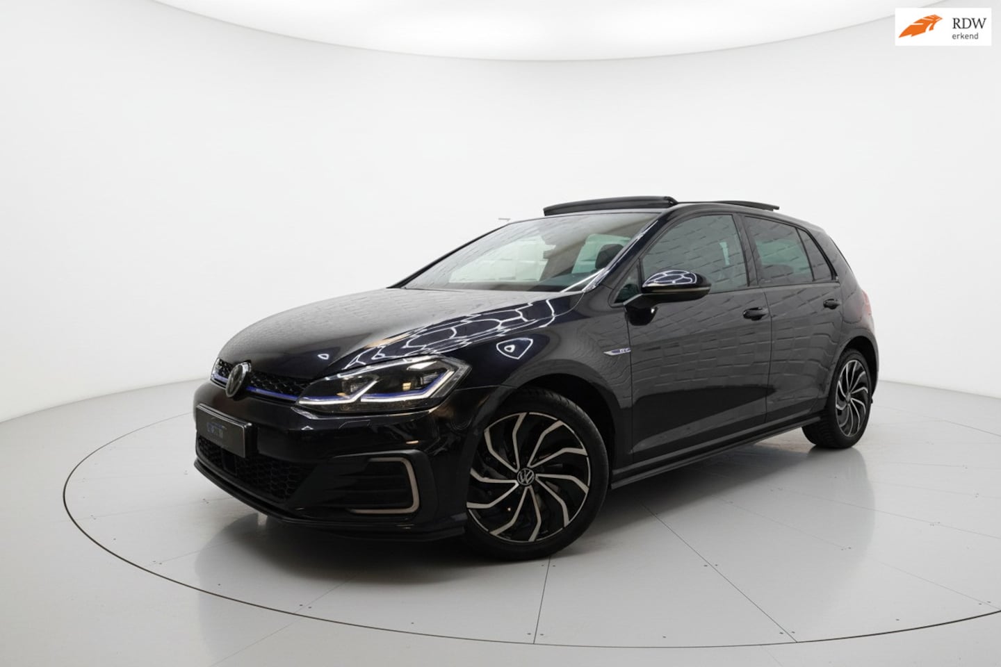 Volkswagen Golf - 1.4 TSI PHEV GTE PANO VIRTUAL ACC CAMERA - AutoWereld.nl