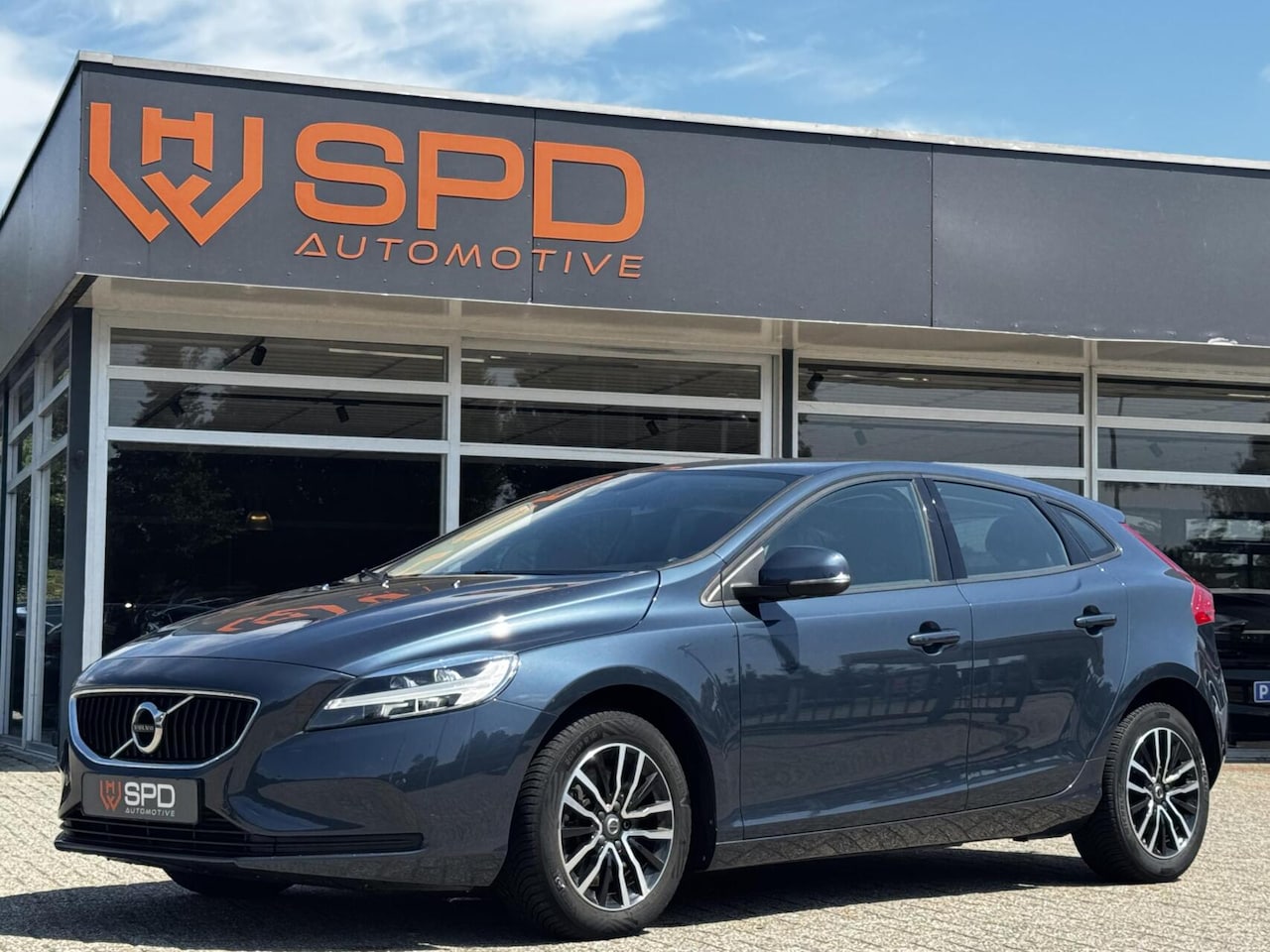 Volvo V40 - 1.5 T2 Polar+|LED|Trekhaak|Automaat|NAP|Stoelverwa - AutoWereld.nl