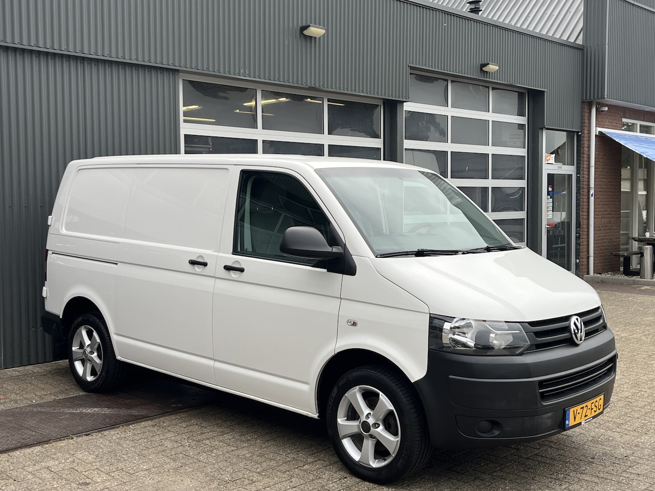 Volkswagen Transporter - 2.0 TSI L1H1 Benzine Airco Cruise control Trekhaak 2000kg Trekgewicht Stoelverwarming Stuu - AutoWereld.nl
