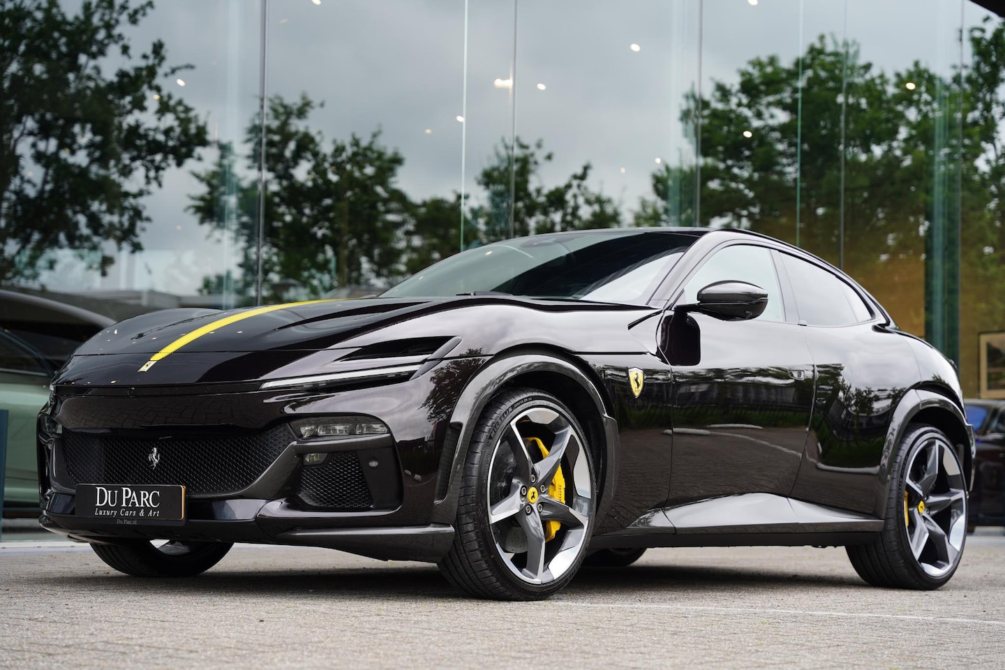 Ferrari Purosangue - 6.5 V12 / Retrofit Steering Wheel / Full Carbon / Electrochromic Roof - AutoWereld.nl