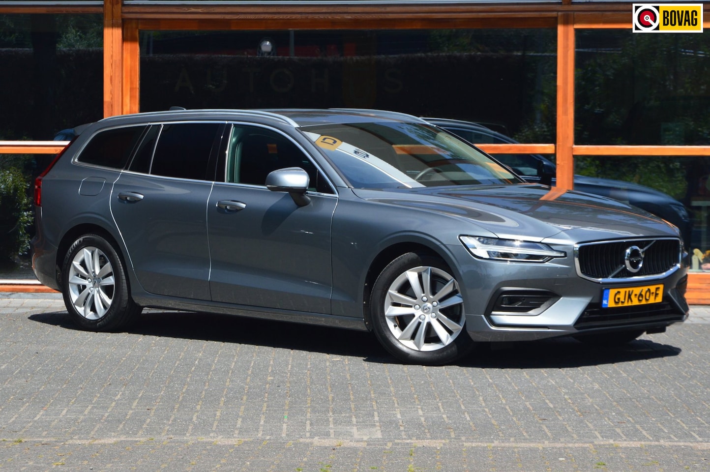 Volvo V60 - 2.0 B3 Business Pro | Adaptive Cruise | Stoel + Stuur Verwarmd | Trekhaak | Camera | Verwa - AutoWereld.nl