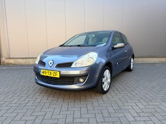 Renault Clio - 1.6-16V Privilège