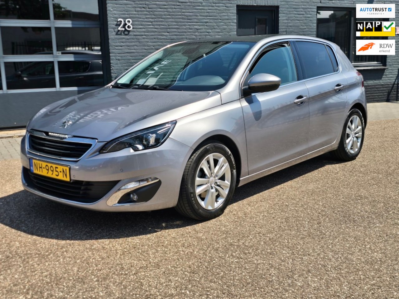 Peugeot 308 - 1.2 PureTech Allure 1E EIGENAAR DEALER ONDERHOUDEN - AutoWereld.nl