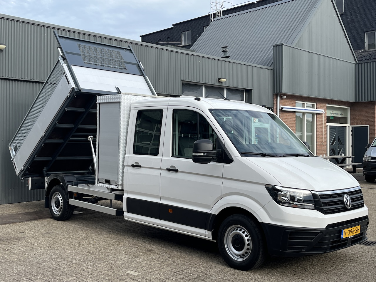 Volkswagen Crafter - 35 2.0 TDI L4 DC Airco Cruise controle Trekhaak 3000kg trekgewicht 6-Persoons Euro 6 Dubbe - AutoWereld.nl