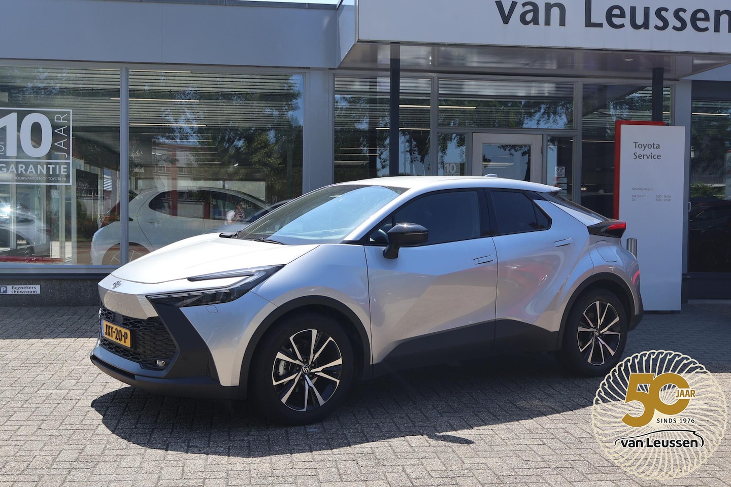 Toyota C-HR - 1.8 HYBRID 140 FIRST-EDITION LED AD-CRUISE EL-A.KLEP NAVI WISSER/STUUR&STOELVERW. DODEHOEK - AutoWereld.nl
