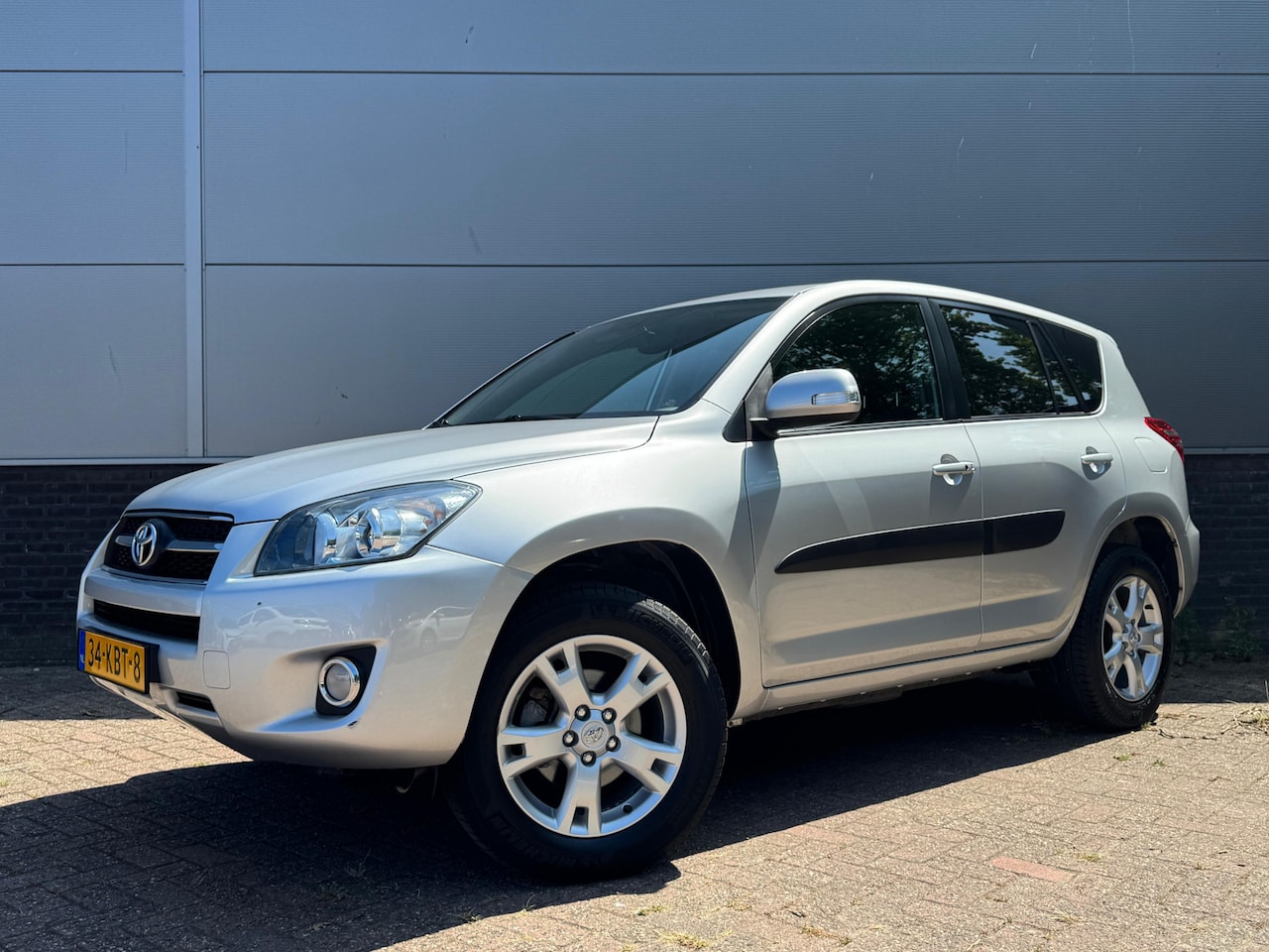 Toyota RAV4 - 2.0 VVT-i Executive Business 2.0 VVTi Executive Business - AutoWereld.nl