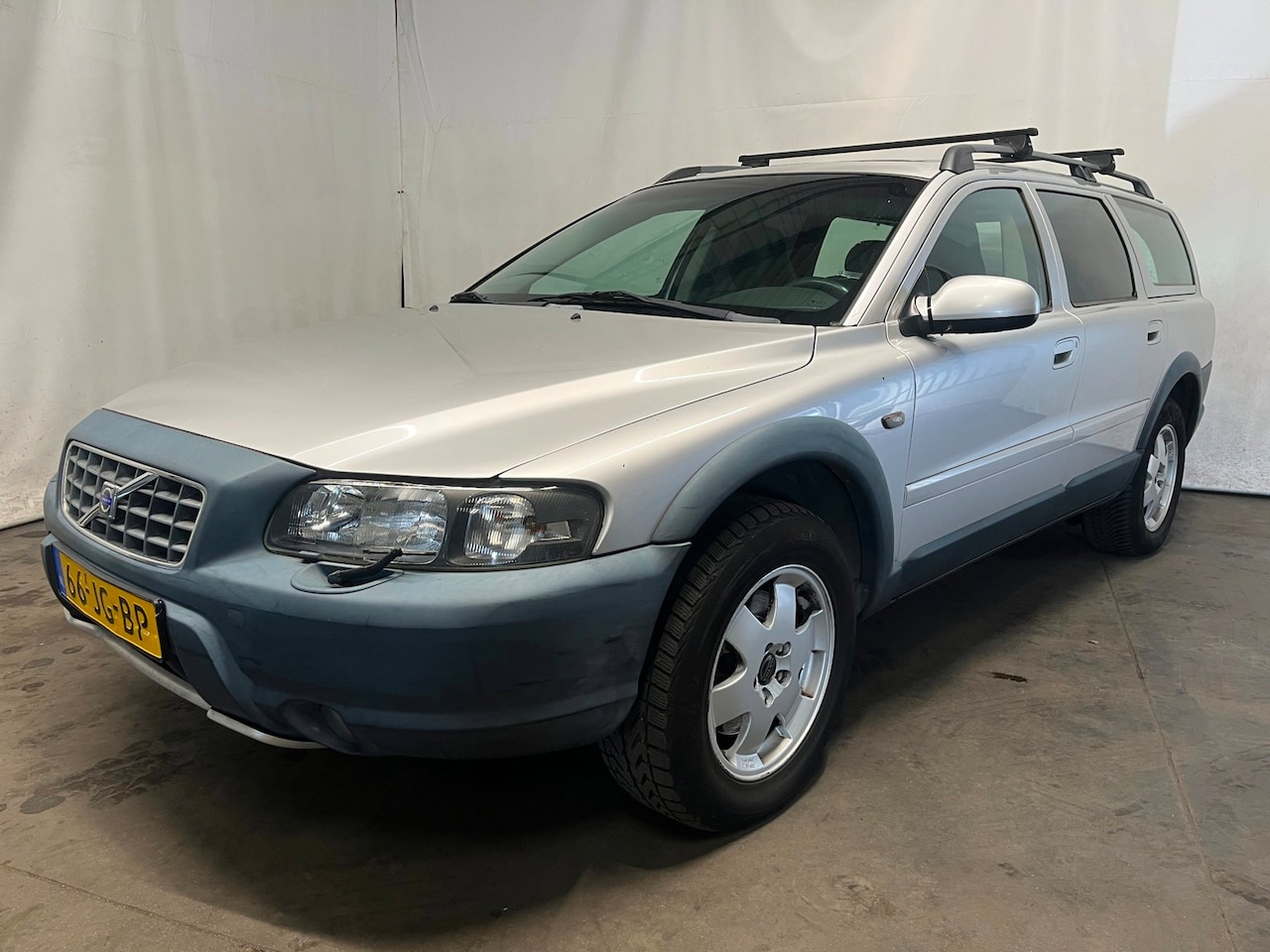 Volvo V70 Cross Country - 2.4 T Geartronic Ocean Race - Schade - AutoWereld.nl