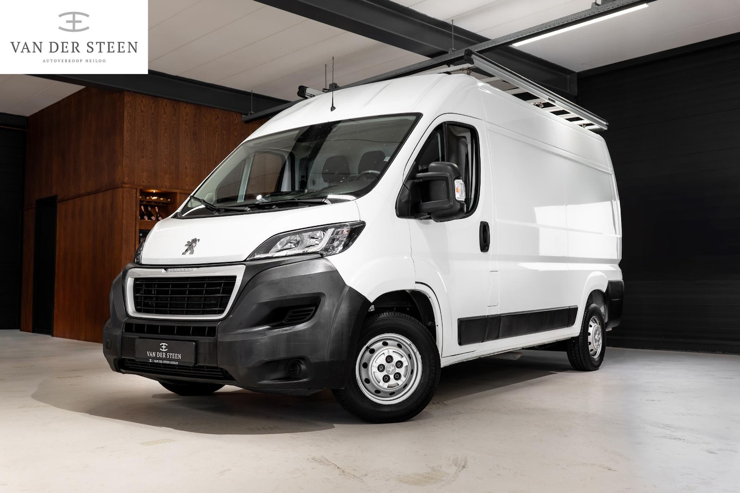 Peugeot Boxer - 333 2.2 BlueHDi 140 L2H2 Asphalt Airco - AutoWereld.nl