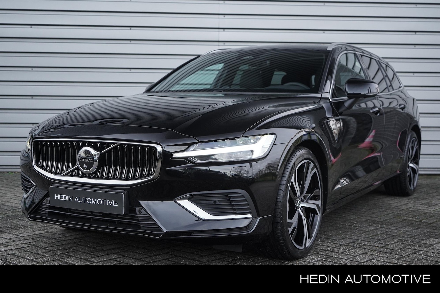 Volvo V60 - 2.0 T8 Plug-in hybrid AWD Ultra | Bowers & Wilkins | Massagefunctie voorstoelen | Extra g - AutoWereld.nl