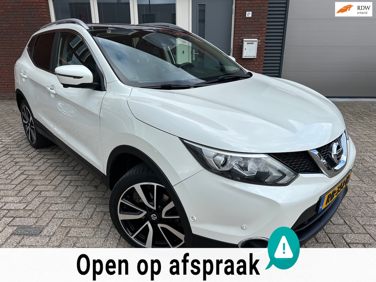 Nissan Qashqai - 1.2 Tekna / Pano / Leder / Navi / Camera / PDC / LED / NAP - AutoWereld.nl