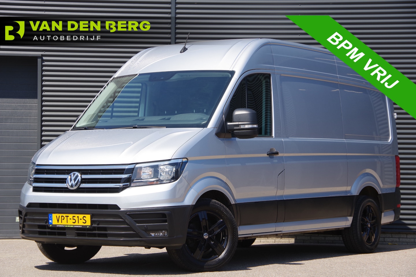 Volkswagen Crafter - 35 2.0 TDI L3H3(L2H2) EURO6! 3-ZITS, 140PK, TREKHAAK, 18'' LMV, CRUISE, AIRCO, PARKEERSENS - AutoWereld.nl